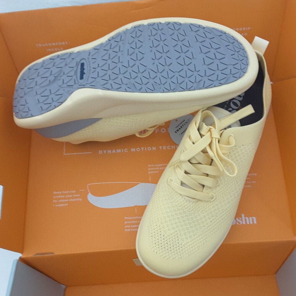 WOMEN'S MOSHN LEAP SMARTKNIT SNEAKERS ( 7M )